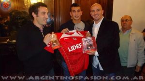 Argentinos Juniors: Diego Lombardi junto a Esteban Cambiasso