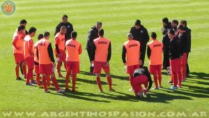 Argentinos Juniors recibe a Colón