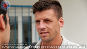 'Argentinos Juniors', 'La Paternal', 'El Bicho', 'Campeón 2010', 'Semillero del Mundo', refuerzo, 'segundo refuerzo', delantero, Lenci, 'Fabricio Lenci', '32 años'