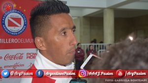 'Argentinos Juniors', 'La Paternal', 'El Bicho', 'Bicho Colorado', 'Semillero del Mundo', 'Lucas Barrios', Barrios, delantero